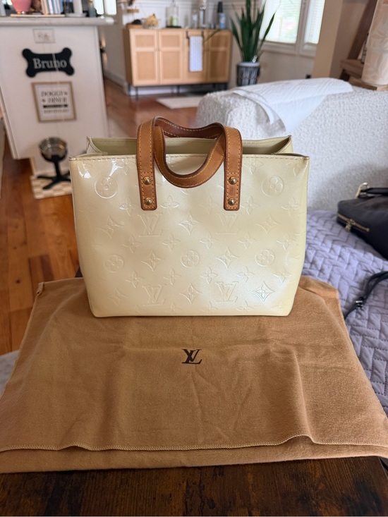 Louis Vuitton Handbags - Louis Vuitton Cream Vernis Tote with Vachetta Trim